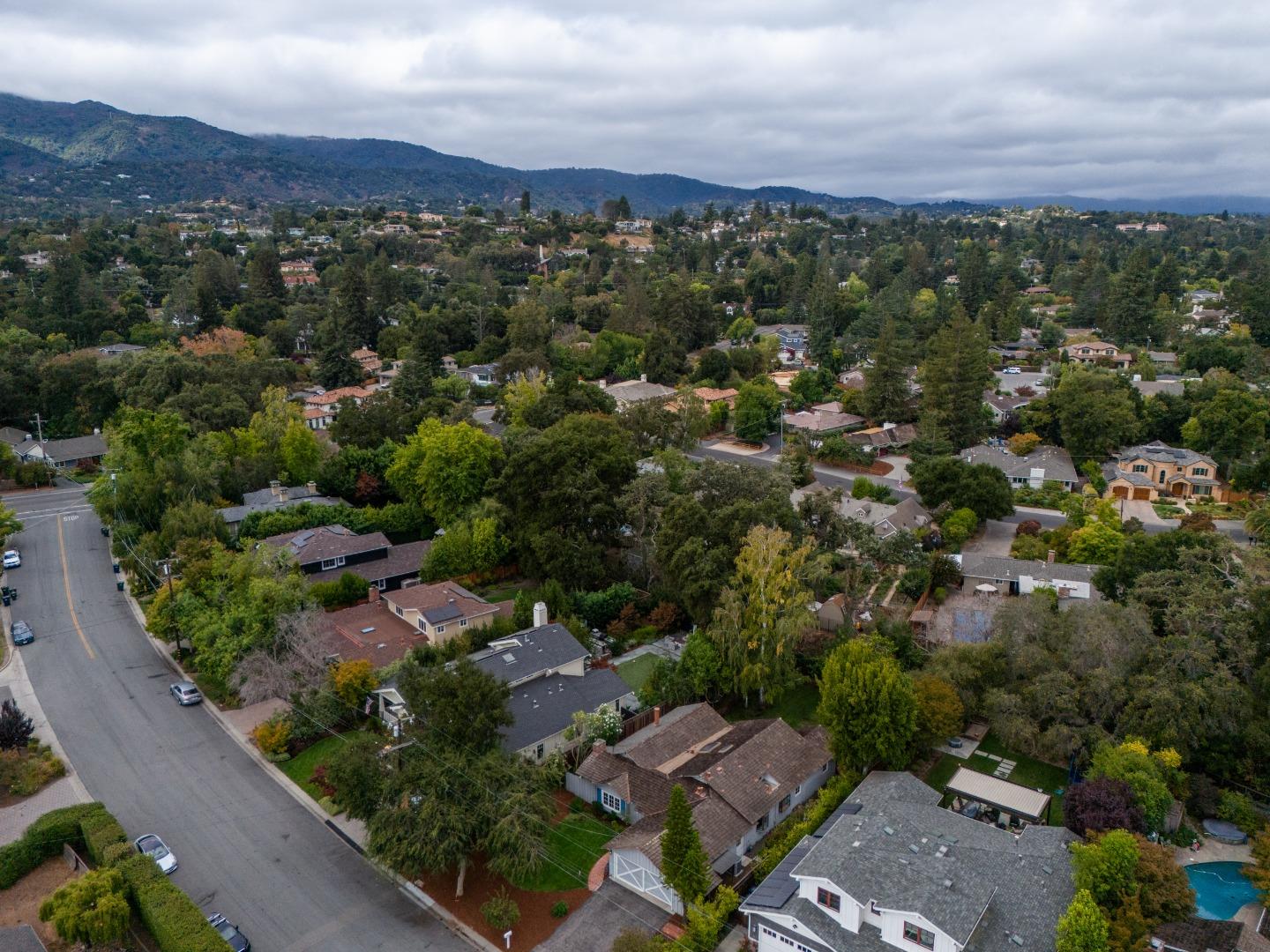 Detail Gallery Image 18 of 19 For 914 Riverside Dr, Los Altos,  CA 94024 - 3 Beds | 2 Baths