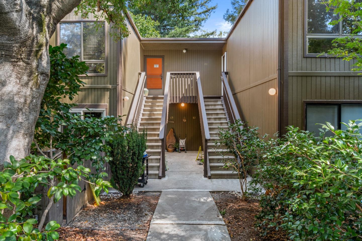 Detail Gallery Image 2 of 37 For 64 Pearce Mitchell Pl, Stanford,  CA 94305 - 2 Beds | 1 Baths