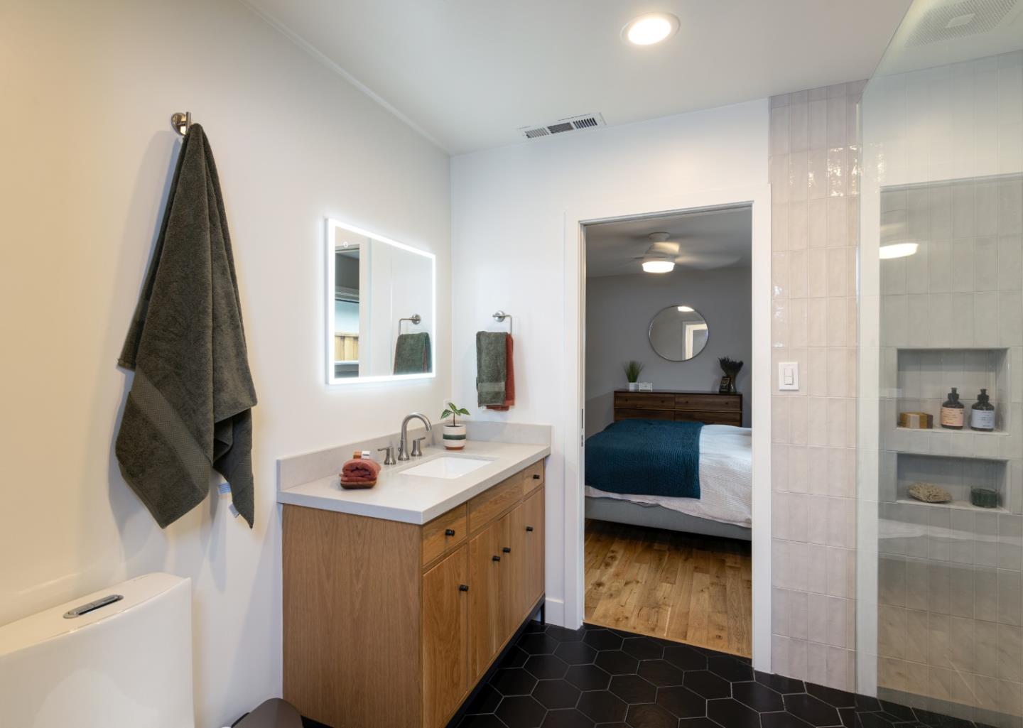 Detail Gallery Image 22 of 32 For 201 John St, Santa Cruz,  CA 95060 - 2 Beds | 1/1 Baths