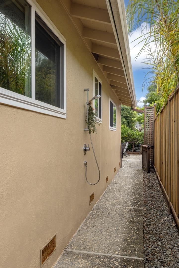 Detail Gallery Image 28 of 32 For 201 John St, Santa Cruz,  CA 95060 - 2 Beds | 1/1 Baths