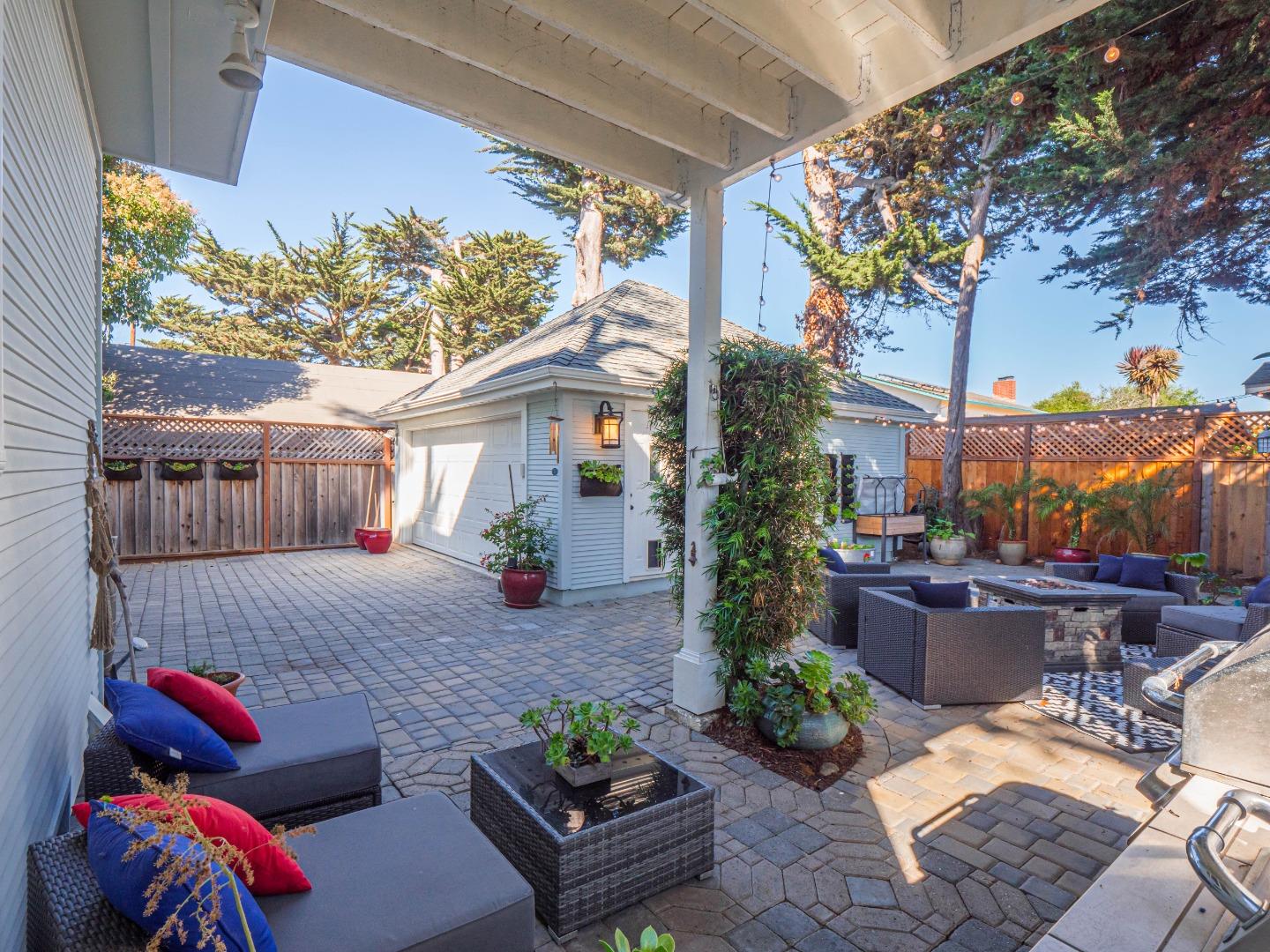 Detail Gallery Image 51 of 89 For 210 Almar Ave, Santa Cruz,  CA 95060 - 3 Beds | 3/1 Baths