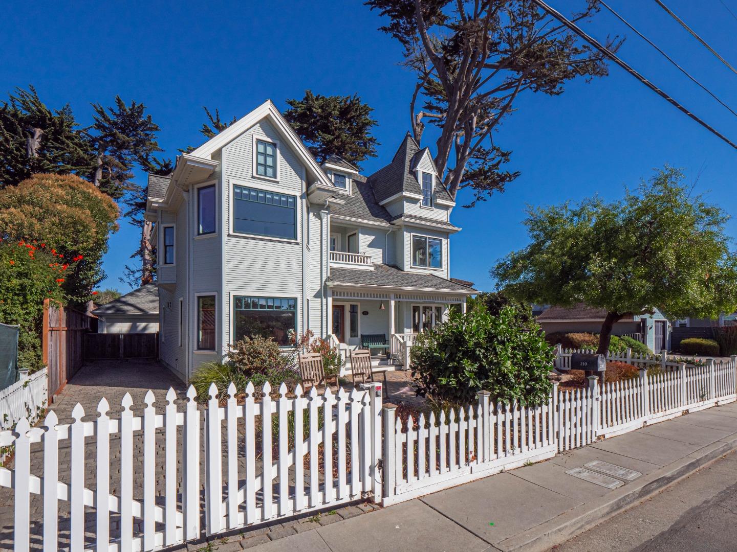 Detail Gallery Image 57 of 89 For 210 Almar Ave, Santa Cruz,  CA 95060 - 3 Beds | 3/1 Baths