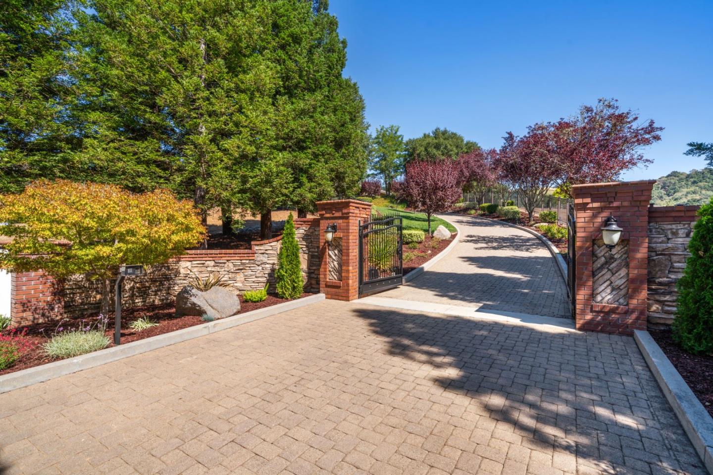 Detail Gallery Image 3 of 58 For 6585 Redwood Retreat Rd, Gilroy,  CA 95020 - 4 Beds | 3/2 Baths