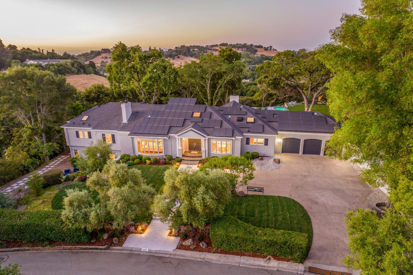 Detail Gallery Image 2 of 65 For 13456 Country Way, Los Altos Hills,  CA 94022 - 5 Beds | 4/1 Baths