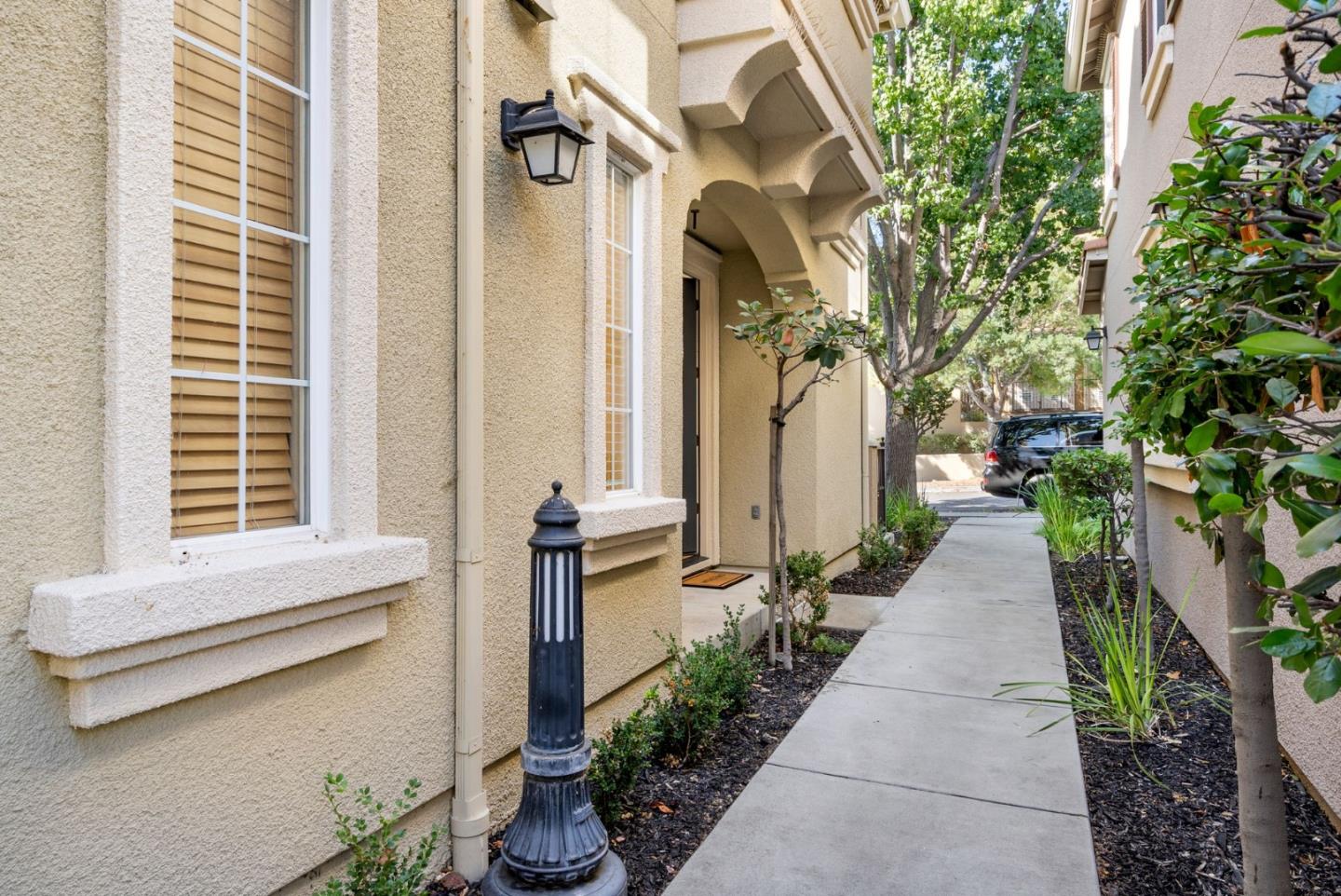 Detail Gallery Image 3 of 38 For 389 Casselino Dr #2,  San Jose,  CA 95136 - 2 Beds | 2/1 Baths