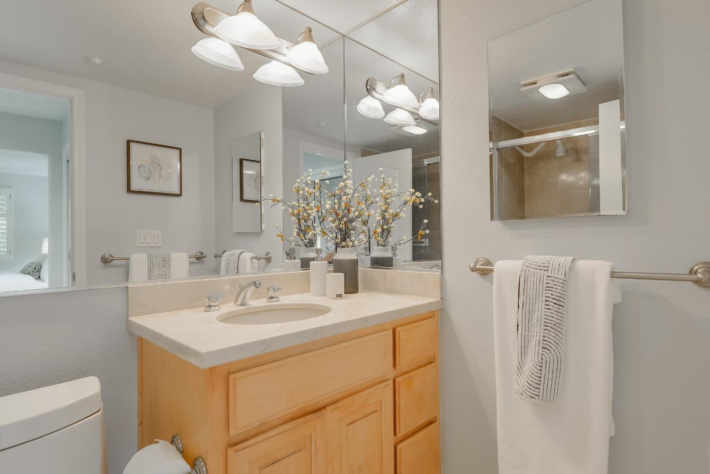 Detail Gallery Image 14 of 27 For 20 Willow Rd #21,  Menlo Park,  CA 94025 - 2 Beds | 2 Baths