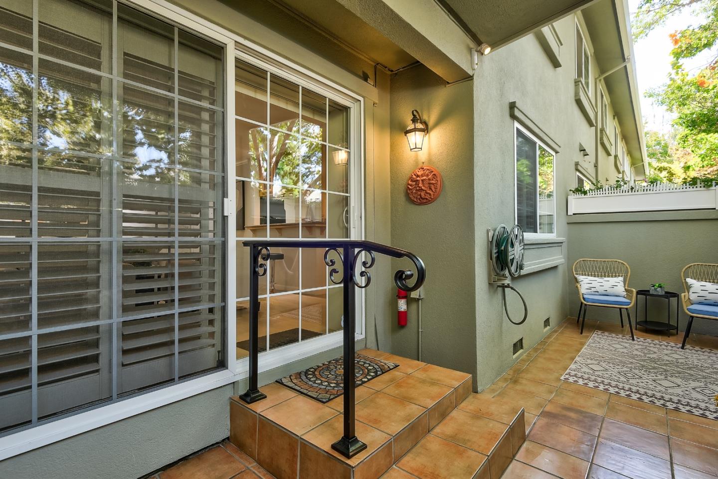 Detail Gallery Image 16 of 27 For 20 Willow Rd #21,  Menlo Park,  CA 94025 - 2 Beds | 2 Baths