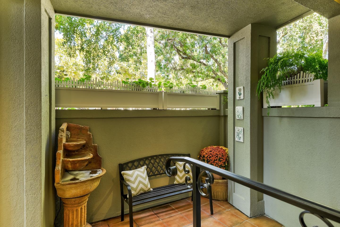 Detail Gallery Image 17 of 27 For 20 Willow Rd #21,  Menlo Park,  CA 94025 - 2 Beds | 2 Baths