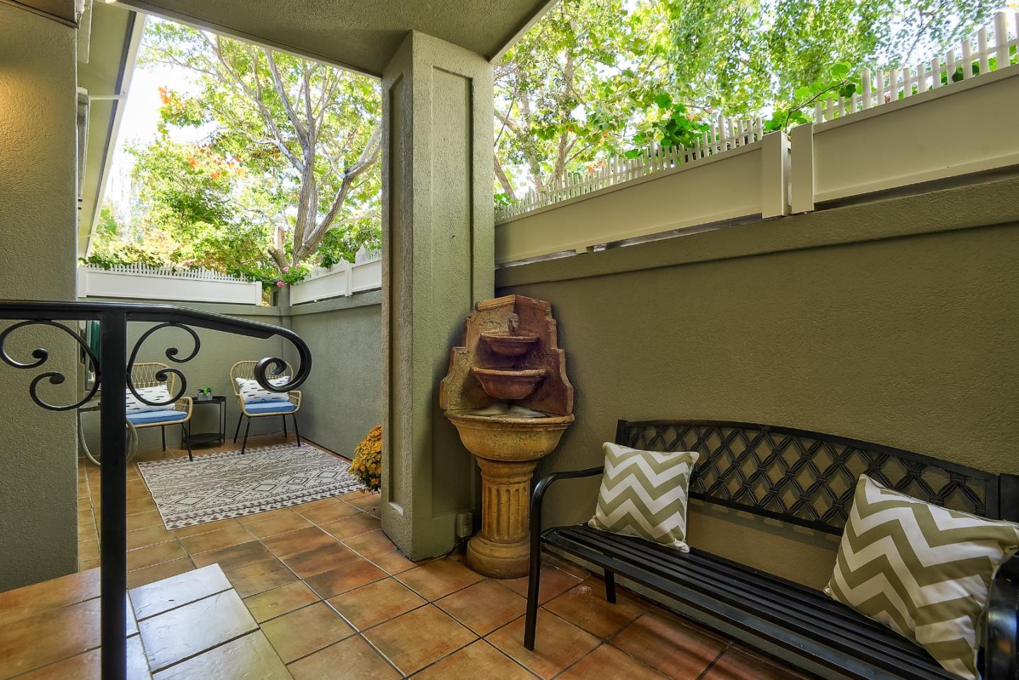 Detail Gallery Image 18 of 27 For 20 Willow Rd #21,  Menlo Park,  CA 94025 - 2 Beds | 2 Baths