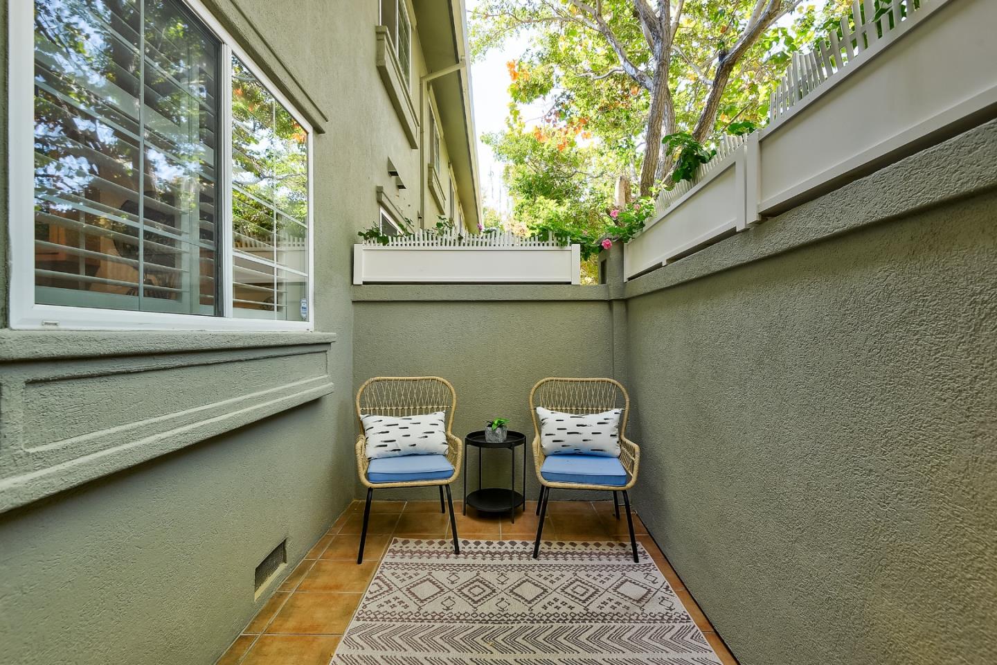 Detail Gallery Image 19 of 27 For 20 Willow Rd #21,  Menlo Park,  CA 94025 - 2 Beds | 2 Baths