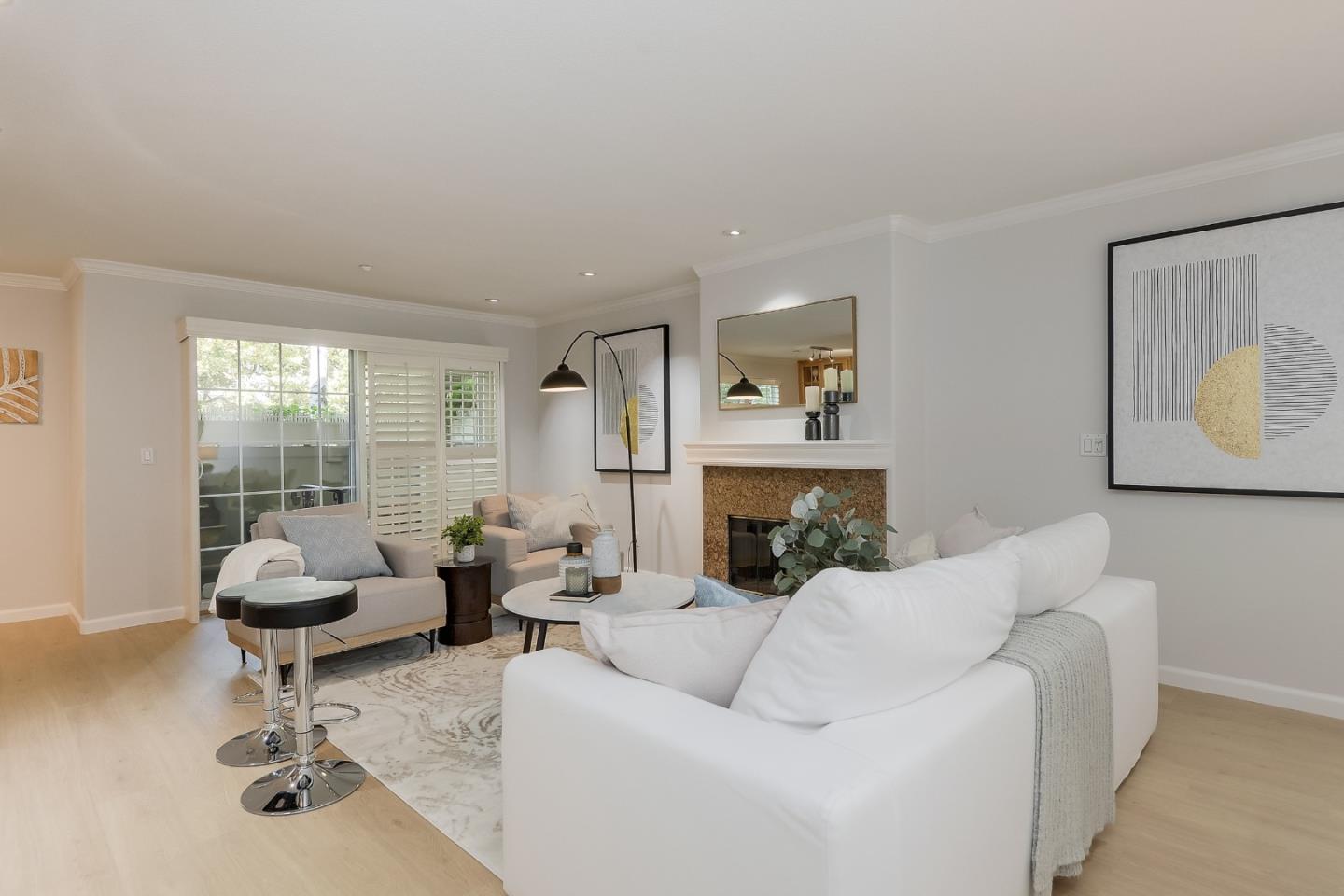 Detail Gallery Image 2 of 27 For 20 Willow Rd #21,  Menlo Park,  CA 94025 - 2 Beds | 2 Baths