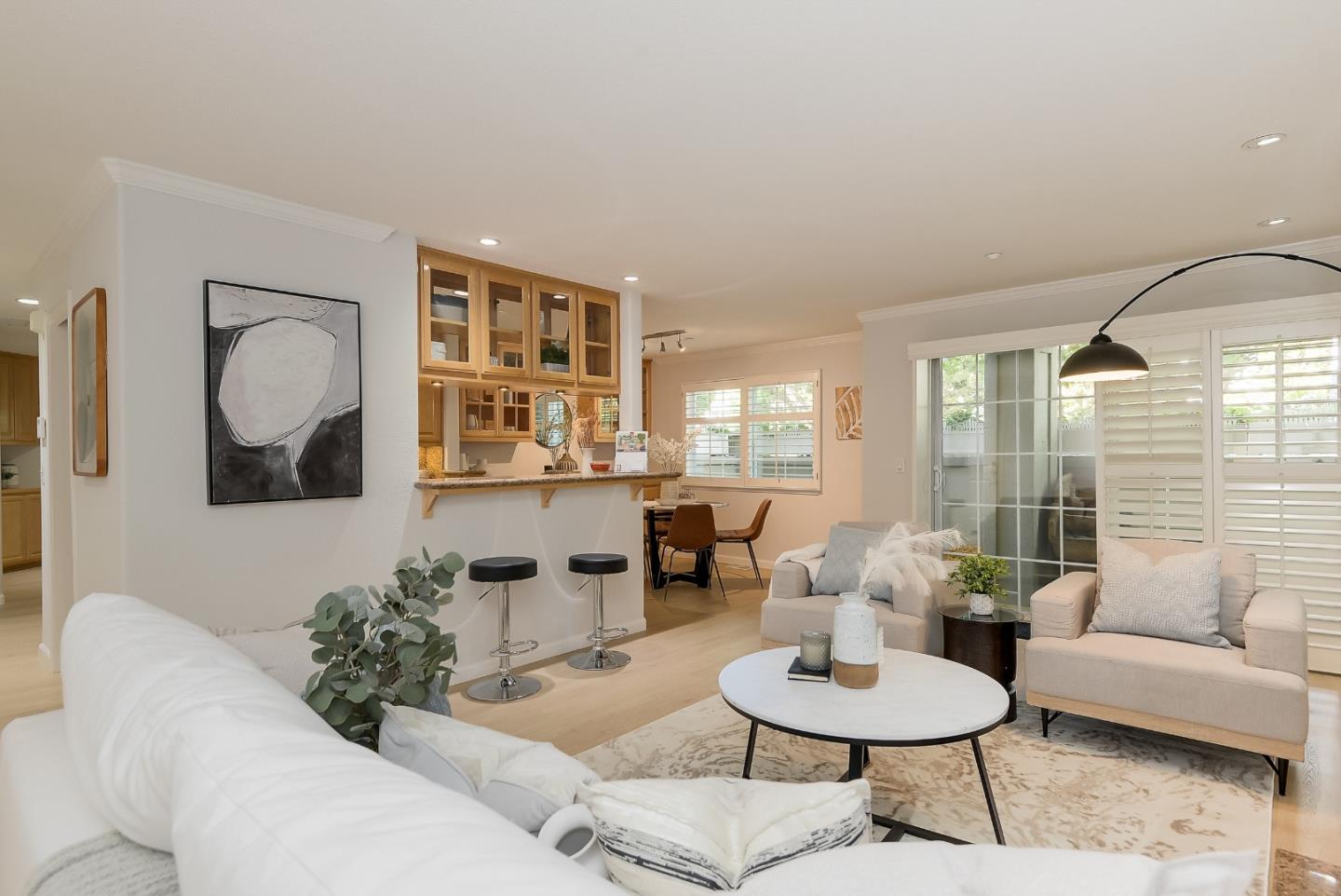 Detail Gallery Image 3 of 27 For 20 Willow Rd #21,  Menlo Park,  CA 94025 - 2 Beds | 2 Baths