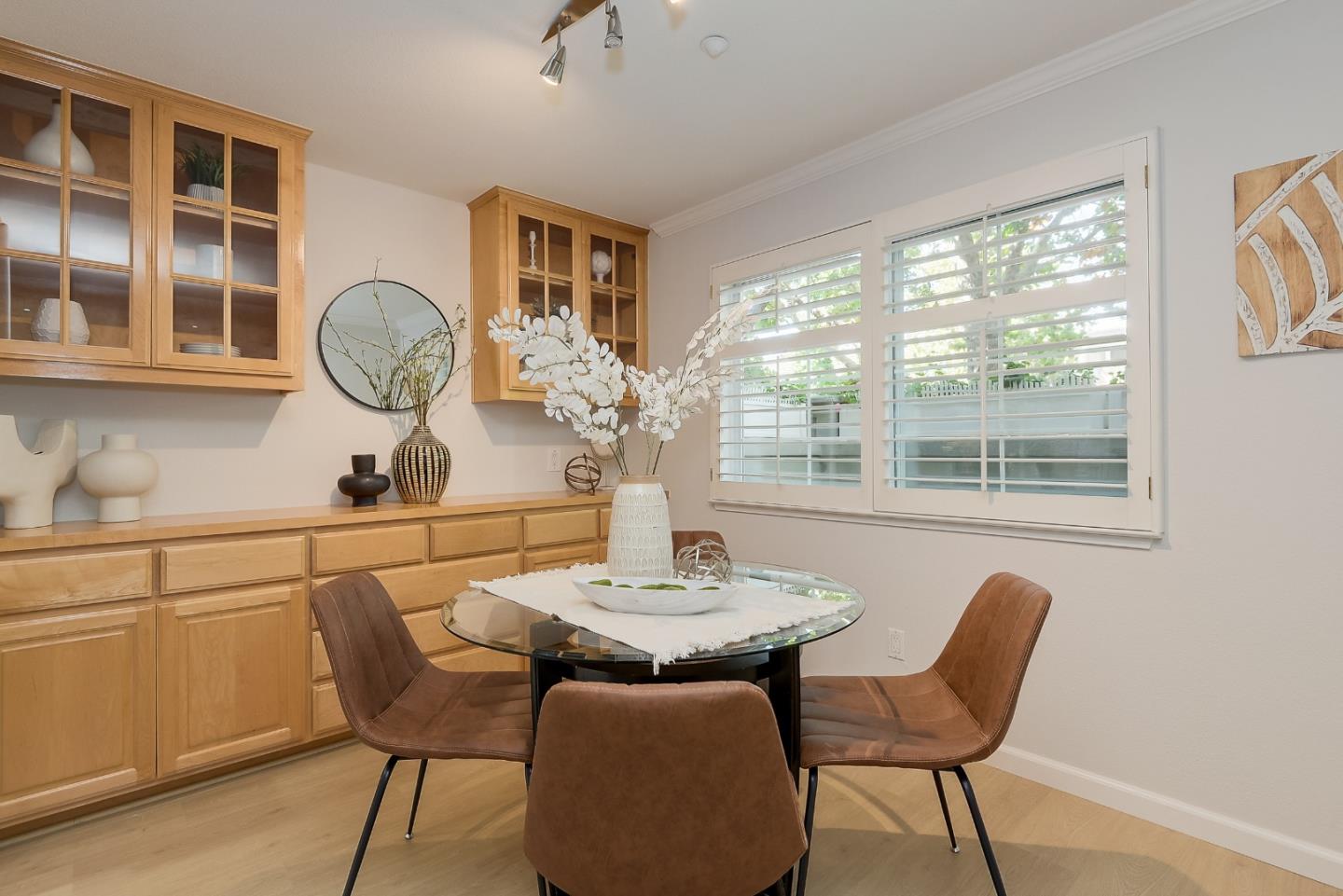 Detail Gallery Image 5 of 27 For 20 Willow Rd #21,  Menlo Park,  CA 94025 - 2 Beds | 2 Baths