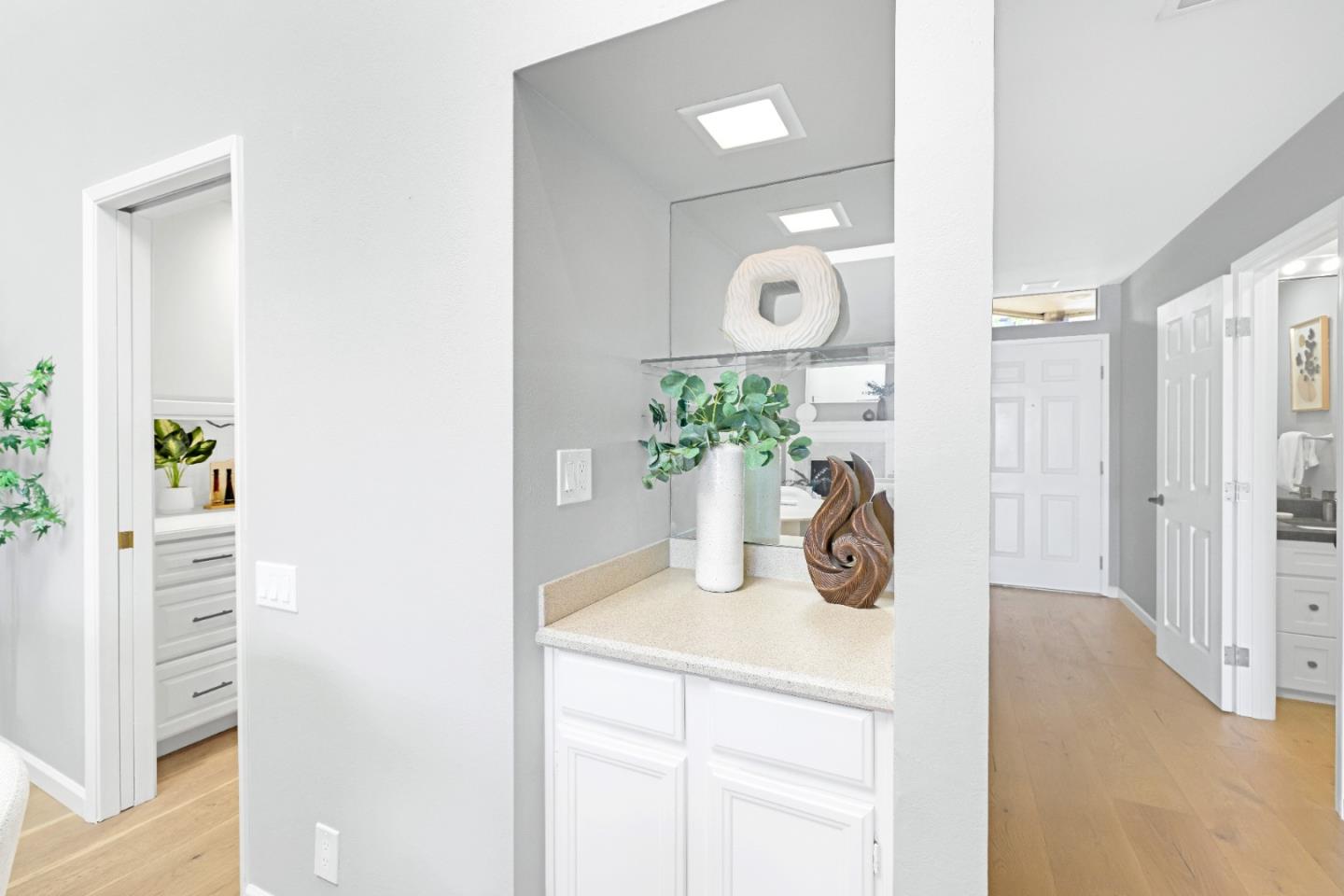 Detail Gallery Image 14 of 64 For 972 Shoreline Dr, San Mateo,  CA 94404 - 2 Beds | 2/1 Baths