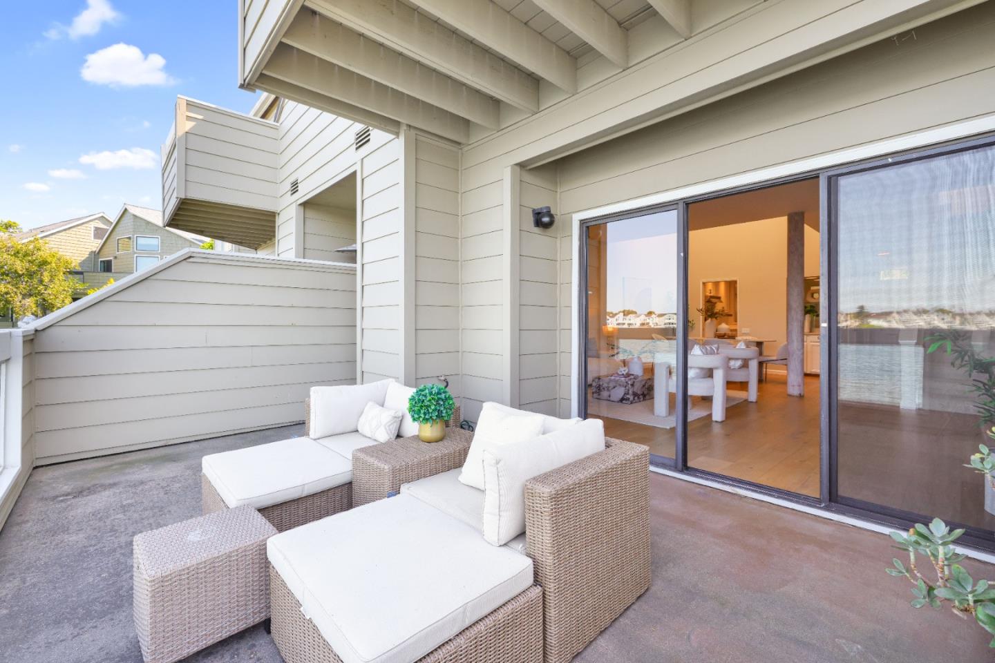 Detail Gallery Image 22 of 64 For 972 Shoreline Dr, San Mateo,  CA 94404 - 2 Beds | 2/1 Baths