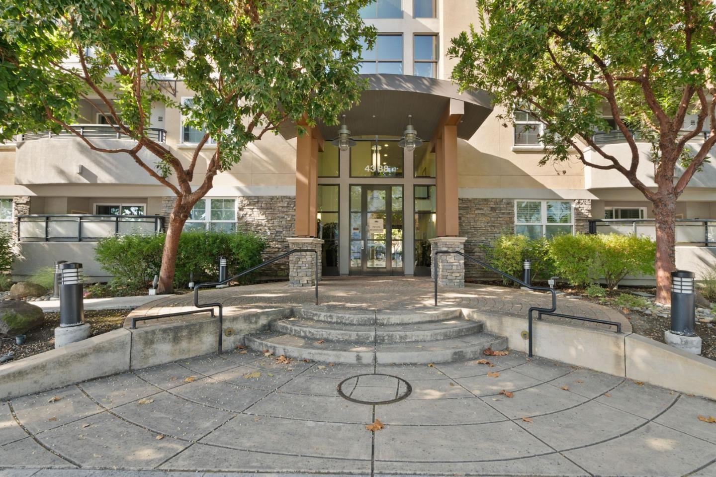 Browse Active LOS ALTOS Condos For Sale