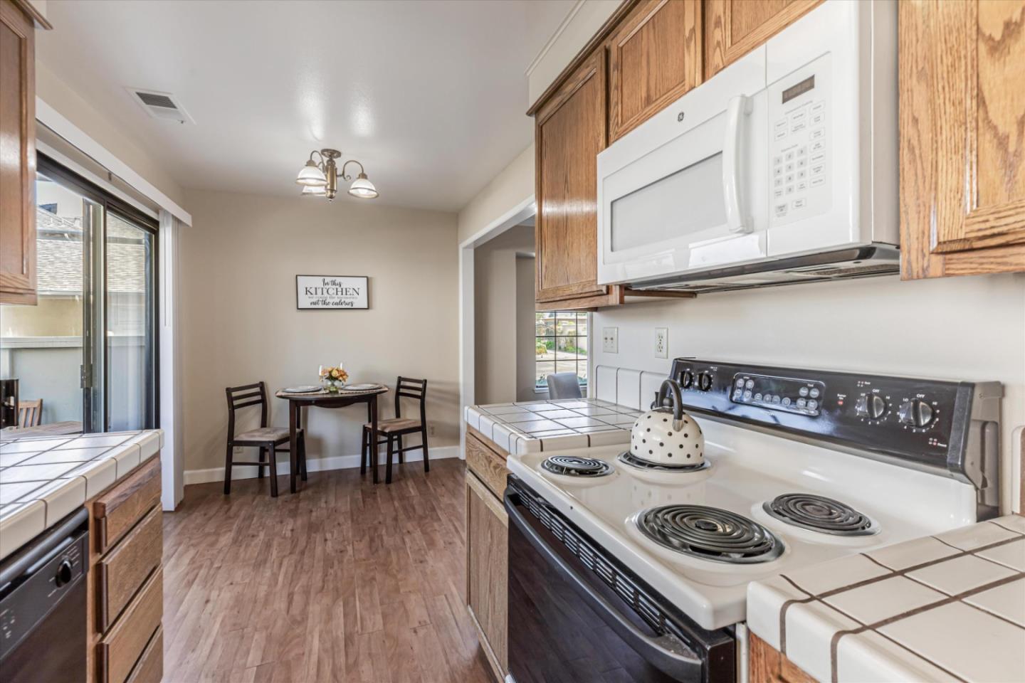 Detail Gallery Image 12 of 34 For 1052 Padre Dr #2,  Salinas,  CA 93901 - 1 Beds | 1 Baths