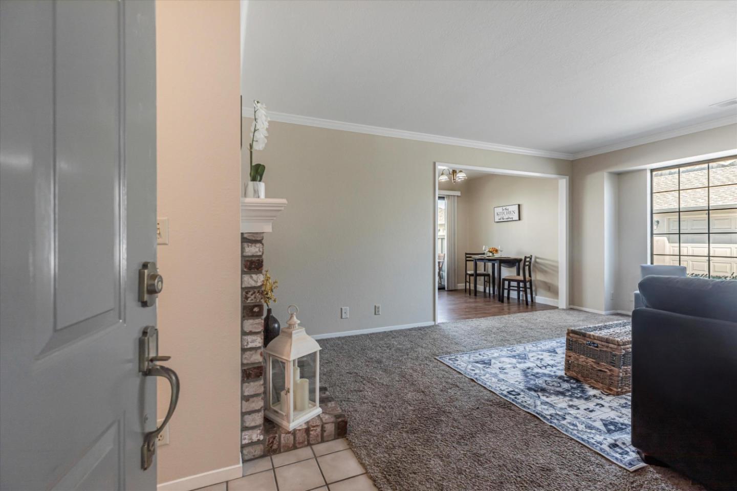 Detail Gallery Image 4 of 34 For 1052 Padre Dr #2,  Salinas,  CA 93901 - 1 Beds | 1 Baths