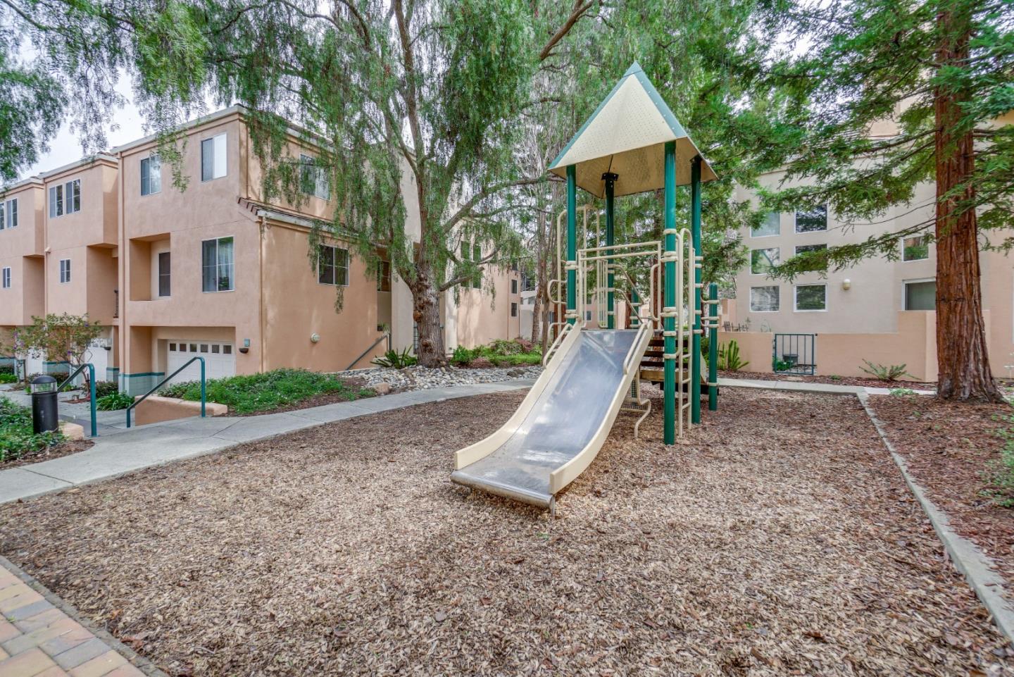 Detail Gallery Image 49 of 60 For 986 Alpine Ter #4,  Sunnyvale,  CA 94086 - 2 Beds | 2/1 Baths