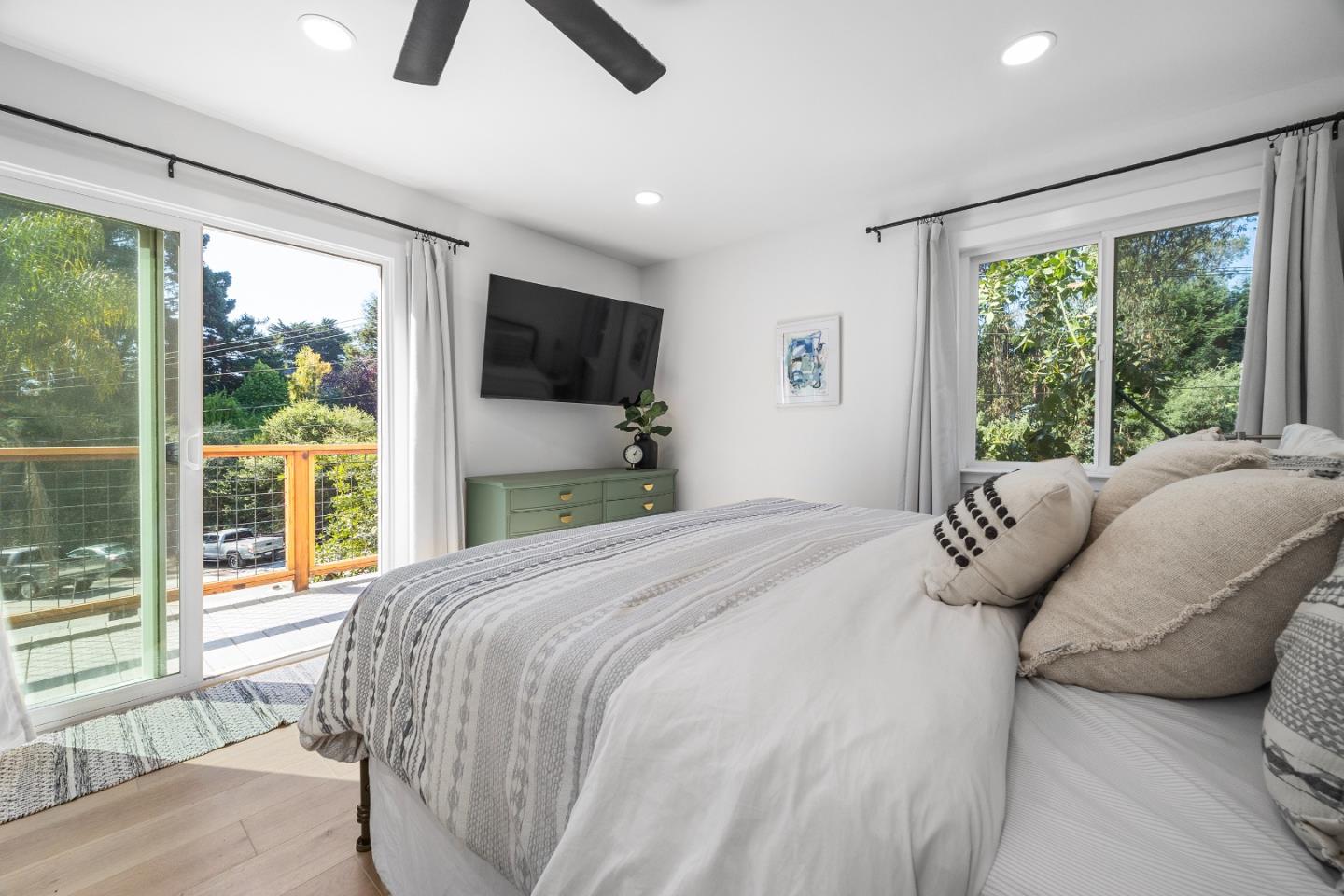 Detail Gallery Image 13 of 22 For 305 Sumner Ave, Aptos,  CA 95003 - 3 Beds | 2 Baths