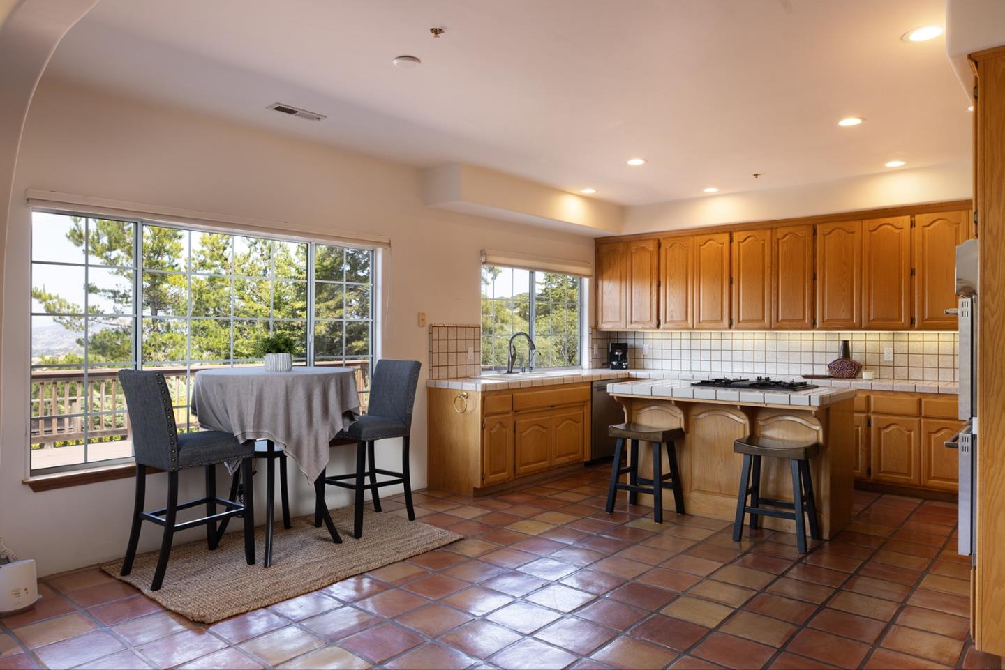 Detail Gallery Image 13 of 35 For 10590 Hidden Mesa Pl, Monterey,  CA 93940 - 3 Beds | 3 Baths