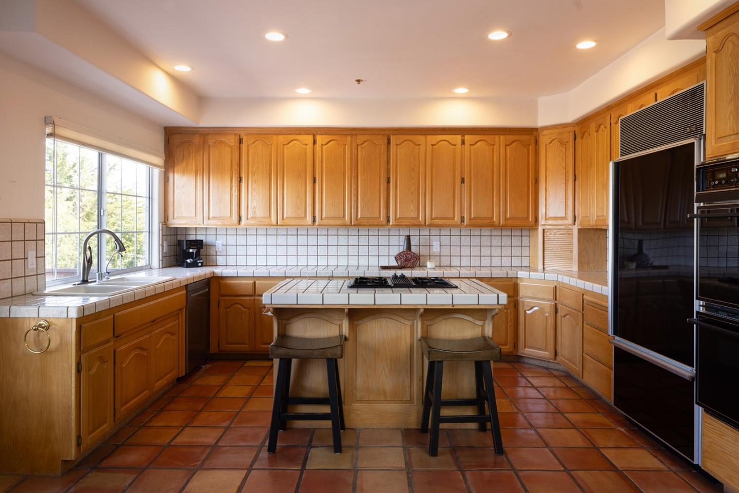 Detail Gallery Image 14 of 35 For 10590 Hidden Mesa Pl, Monterey,  CA 93940 - 3 Beds | 3 Baths