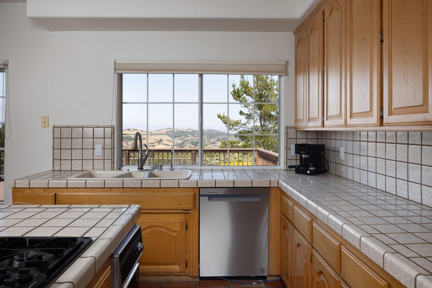 Detail Gallery Image 15 of 35 For 10590 Hidden Mesa Pl, Monterey,  CA 93940 - 3 Beds | 3 Baths