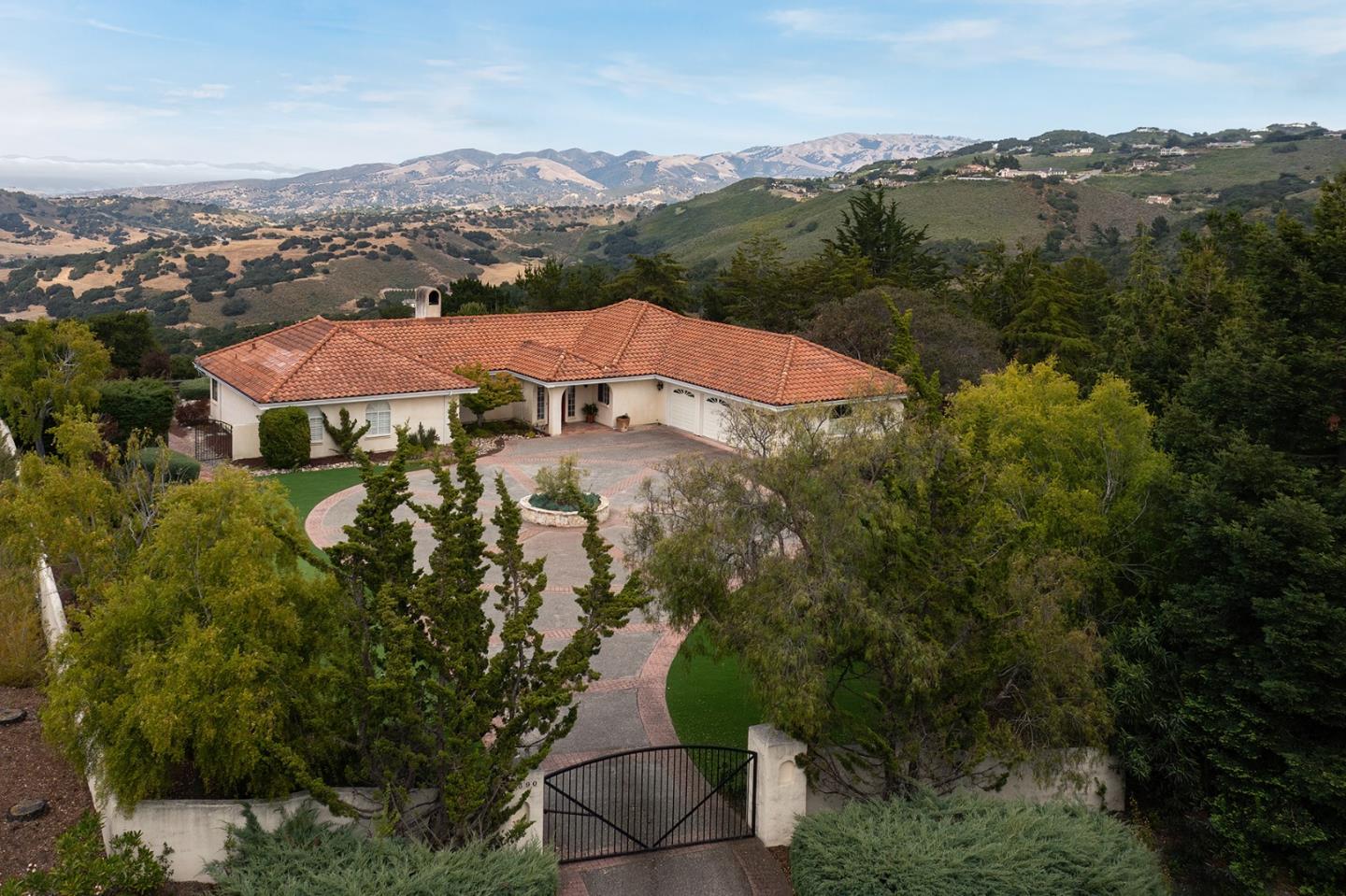 Detail Gallery Image 34 of 35 For 10590 Hidden Mesa Pl, Monterey,  CA 93940 - 3 Beds | 3 Baths