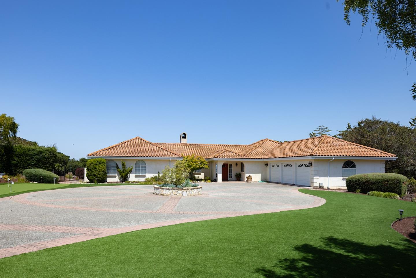 Detail Gallery Image 6 of 35 For 10590 Hidden Mesa Pl, Monterey,  CA 93940 - 3 Beds | 3 Baths