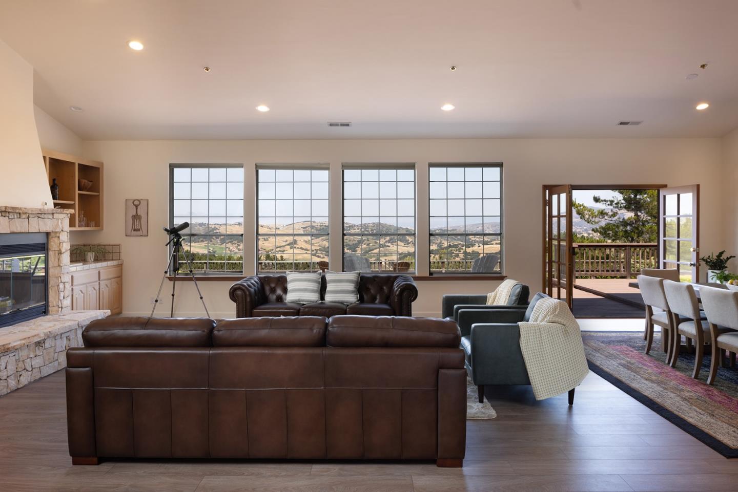 Detail Gallery Image 8 of 35 For 10590 Hidden Mesa Pl, Monterey,  CA 93940 - 3 Beds | 3 Baths