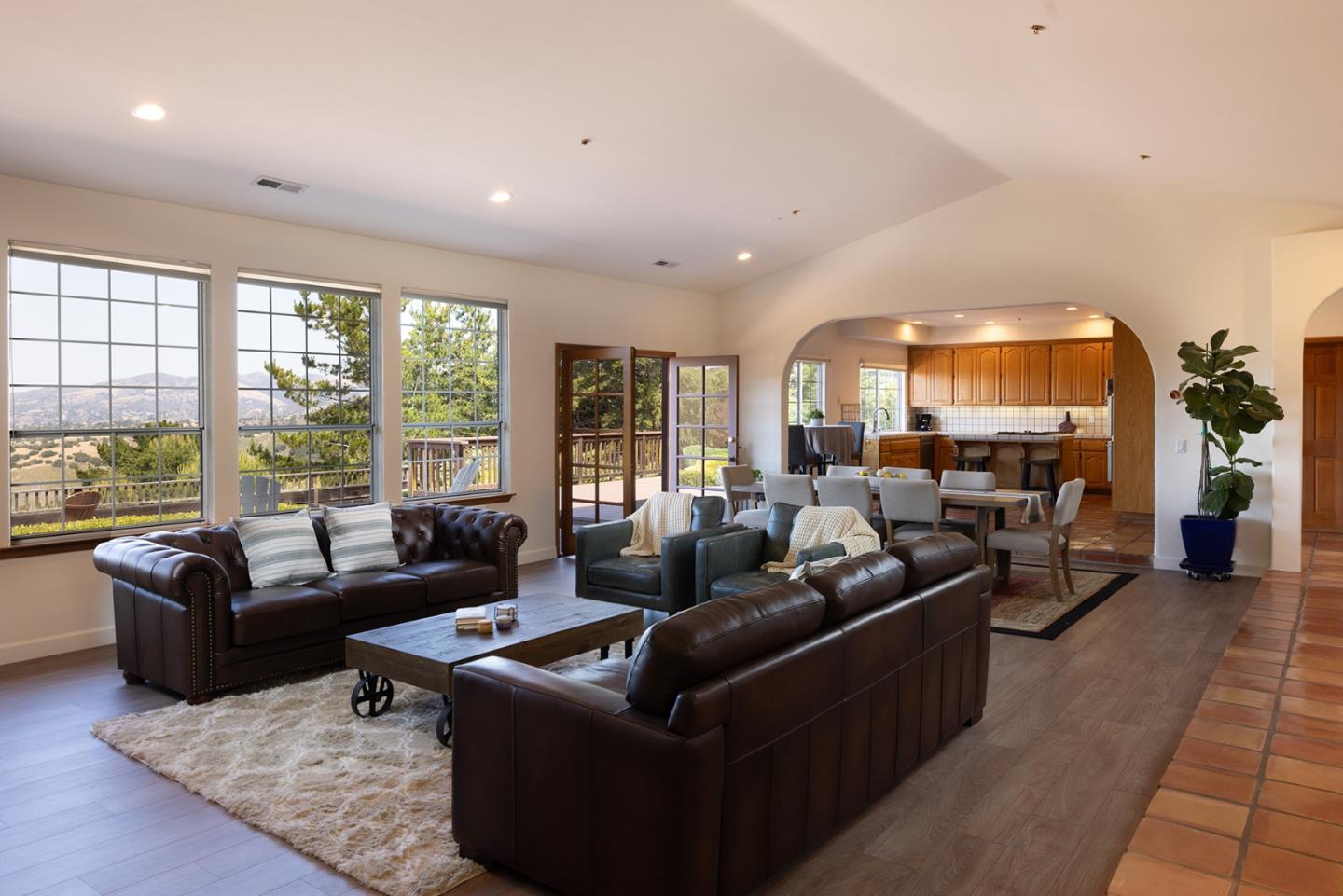 Detail Gallery Image 9 of 35 For 10590 Hidden Mesa Pl, Monterey,  CA 93940 - 3 Beds | 3 Baths
