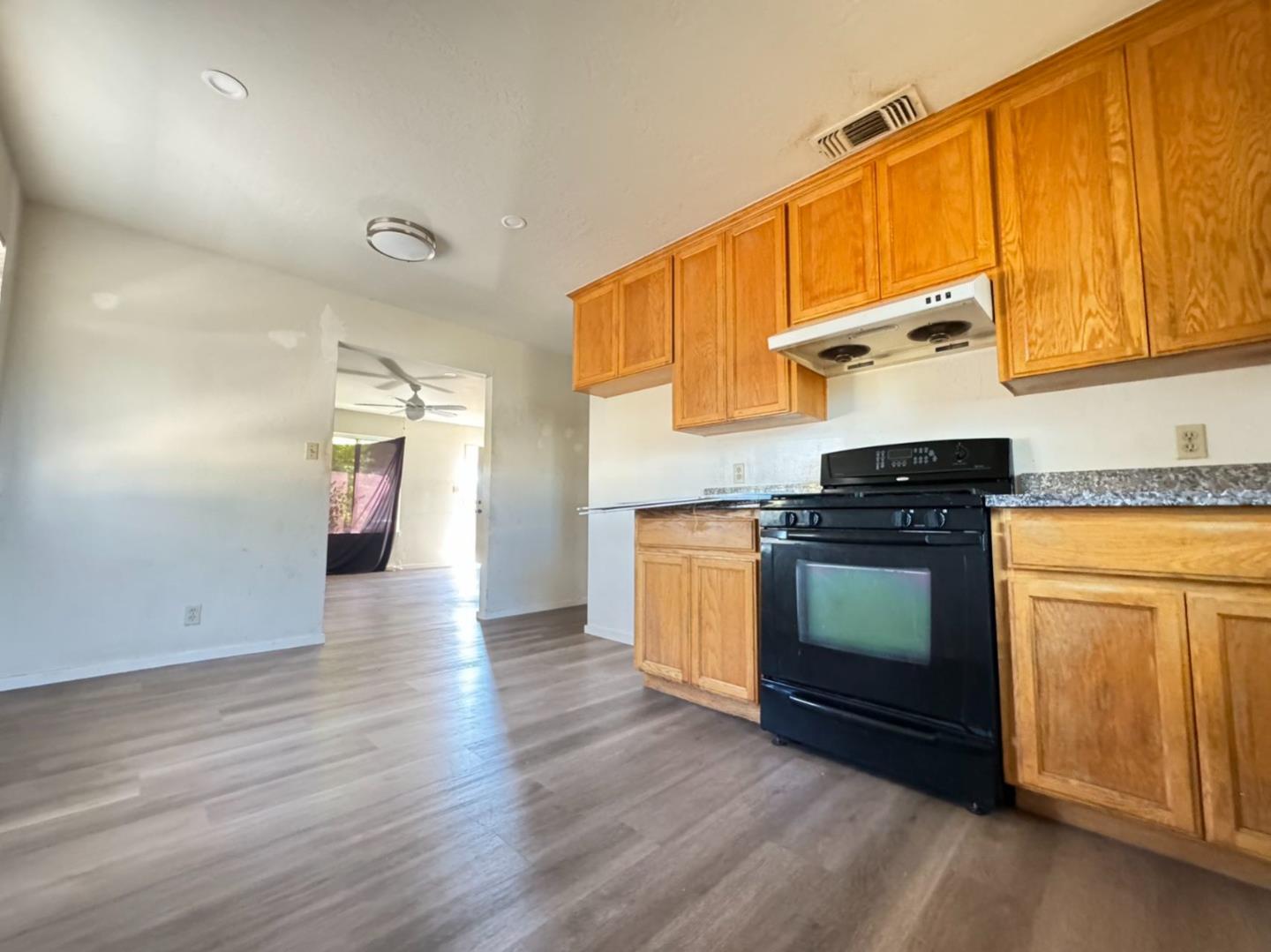 Detail Gallery Image 8 of 15 For 2615 Toy Ave, Sacramento,  CA 95822 - 3 Beds | 1 Baths