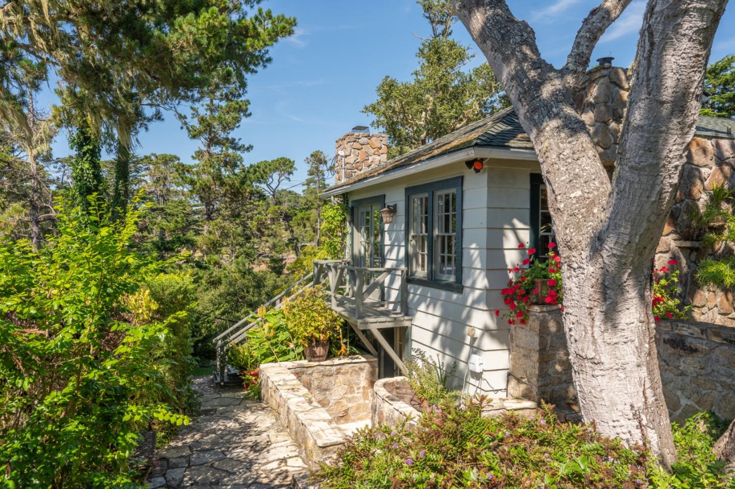 Detail Gallery Image 33 of 40 For 125 Cypress Way, Carmel,  CA 93923 - 2 Beds | 2 Baths