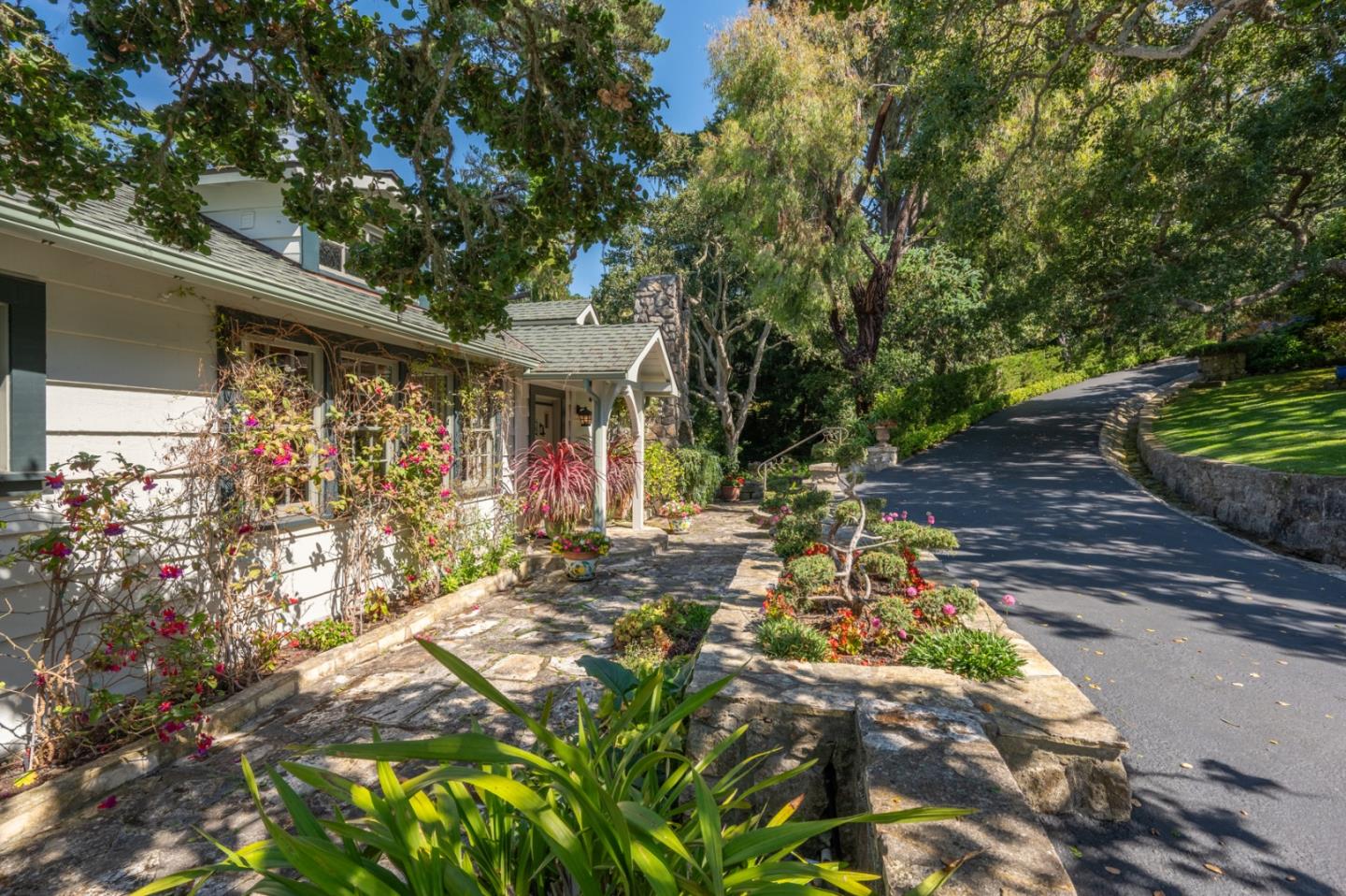 Detail Gallery Image 5 of 40 For 125 Cypress Way, Carmel,  CA 93923 - 2 Beds | 2 Baths