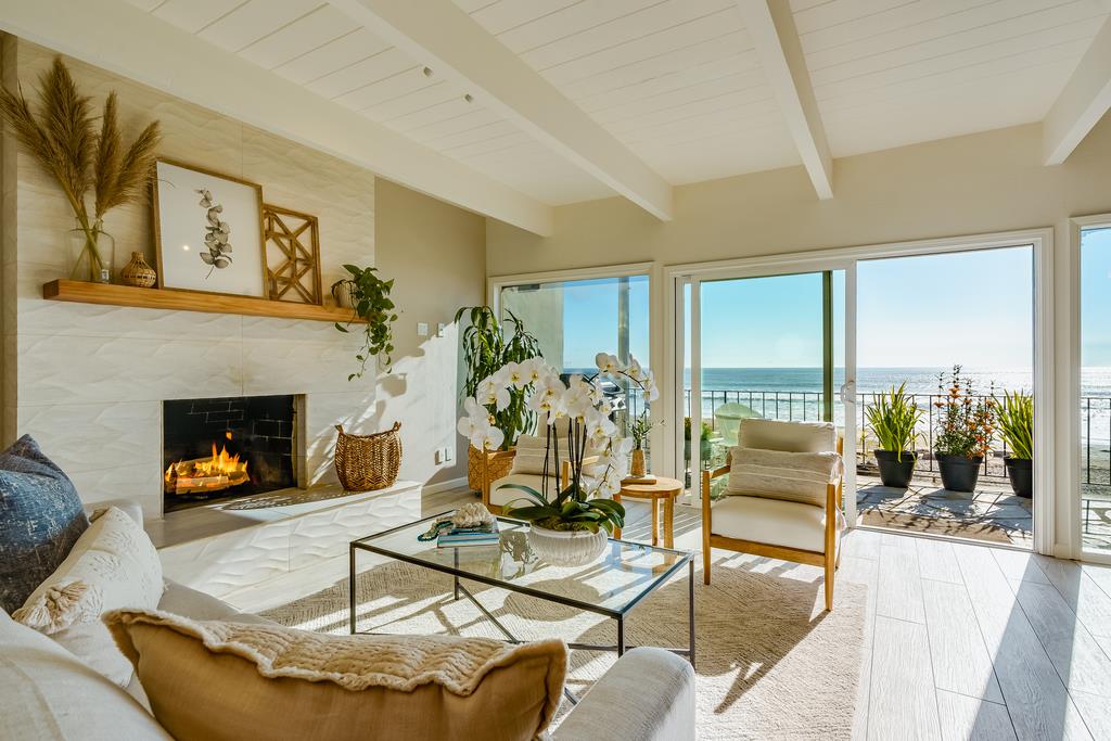 Detail Gallery Image 1 of 38 For 367 Beach Dr, Aptos,  CA 95003 - 4 Beds | 3 Baths