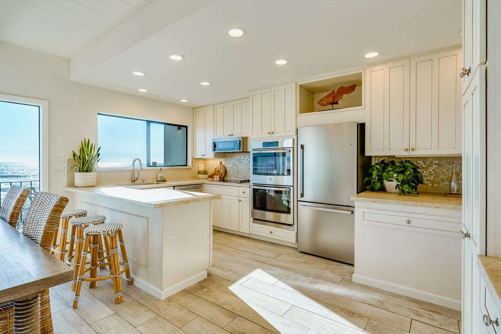 Detail Gallery Image 6 of 38 For 367 Beach Dr, Aptos,  CA 95003 - 4 Beds | 3 Baths