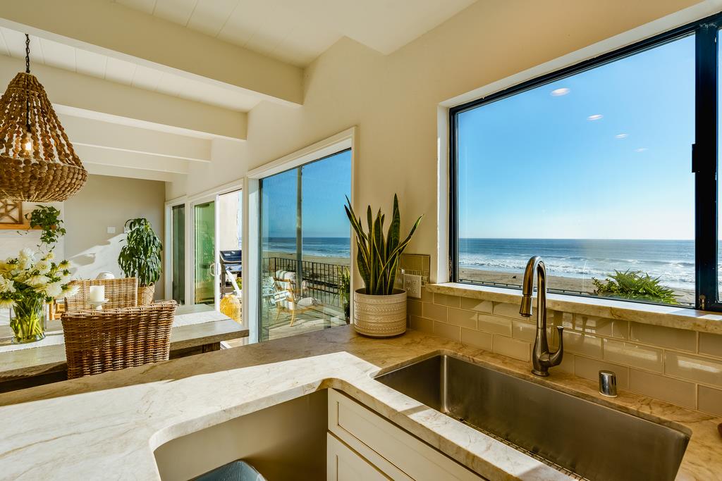 Detail Gallery Image 7 of 38 For 367 Beach Dr, Aptos,  CA 95003 - 4 Beds | 3 Baths