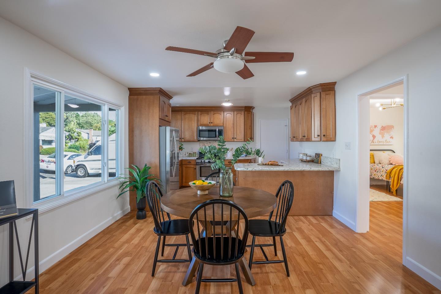 Detail Gallery Image 3 of 41 For 14829 Wake Ave, San Leandro,  CA 94578 - 2 Beds | 1 Baths