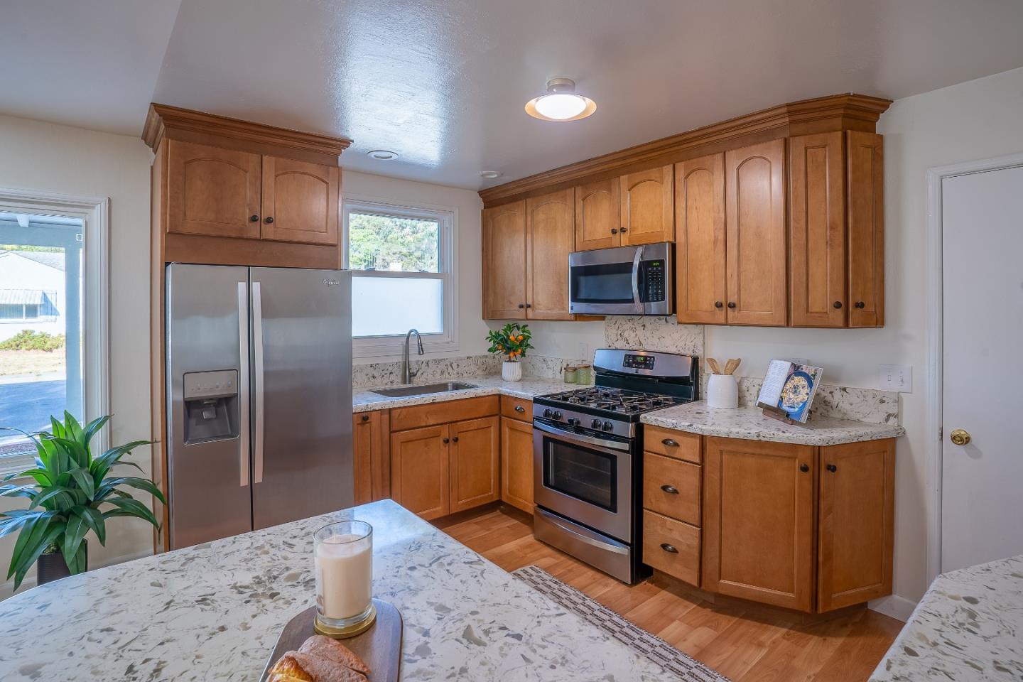 Detail Gallery Image 4 of 41 For 14829 Wake Ave, San Leandro,  CA 94578 - 2 Beds | 1 Baths