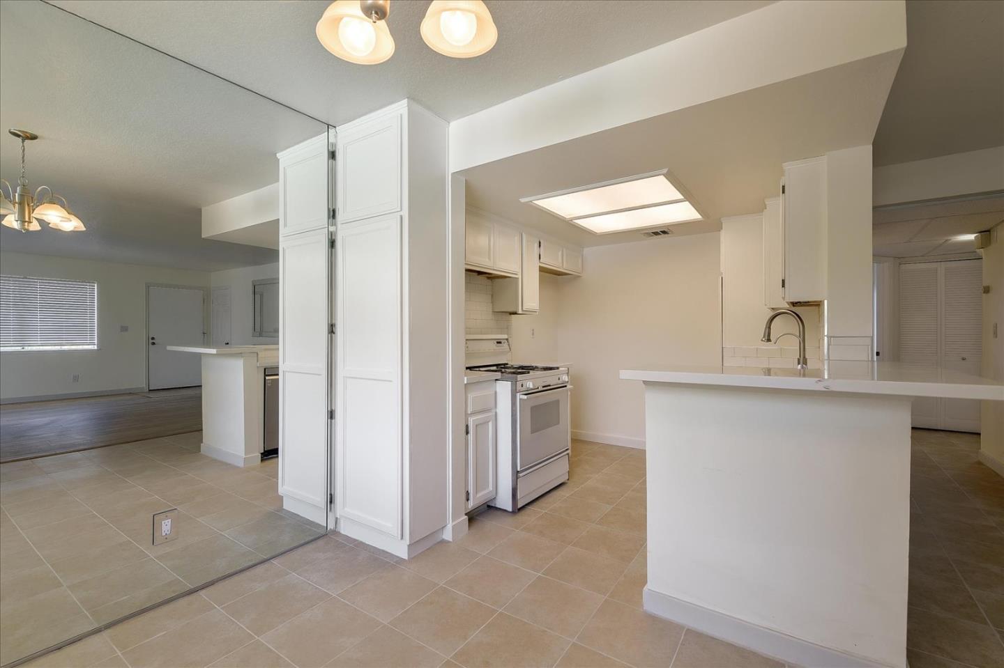 Detail Gallery Image 10 of 40 For 4201 Las Virgenes Rd #211,  Calabasas,  CA 91302 - 2 Beds | 2 Baths