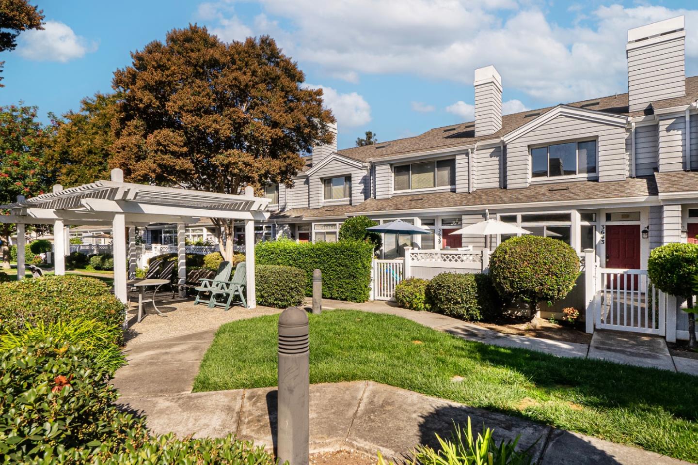 Detail Gallery Image 31 of 38 For 3643 Cabernet Vineyards Cir, San Jose,  CA 95117 - 2 Beds | 2/1 Baths