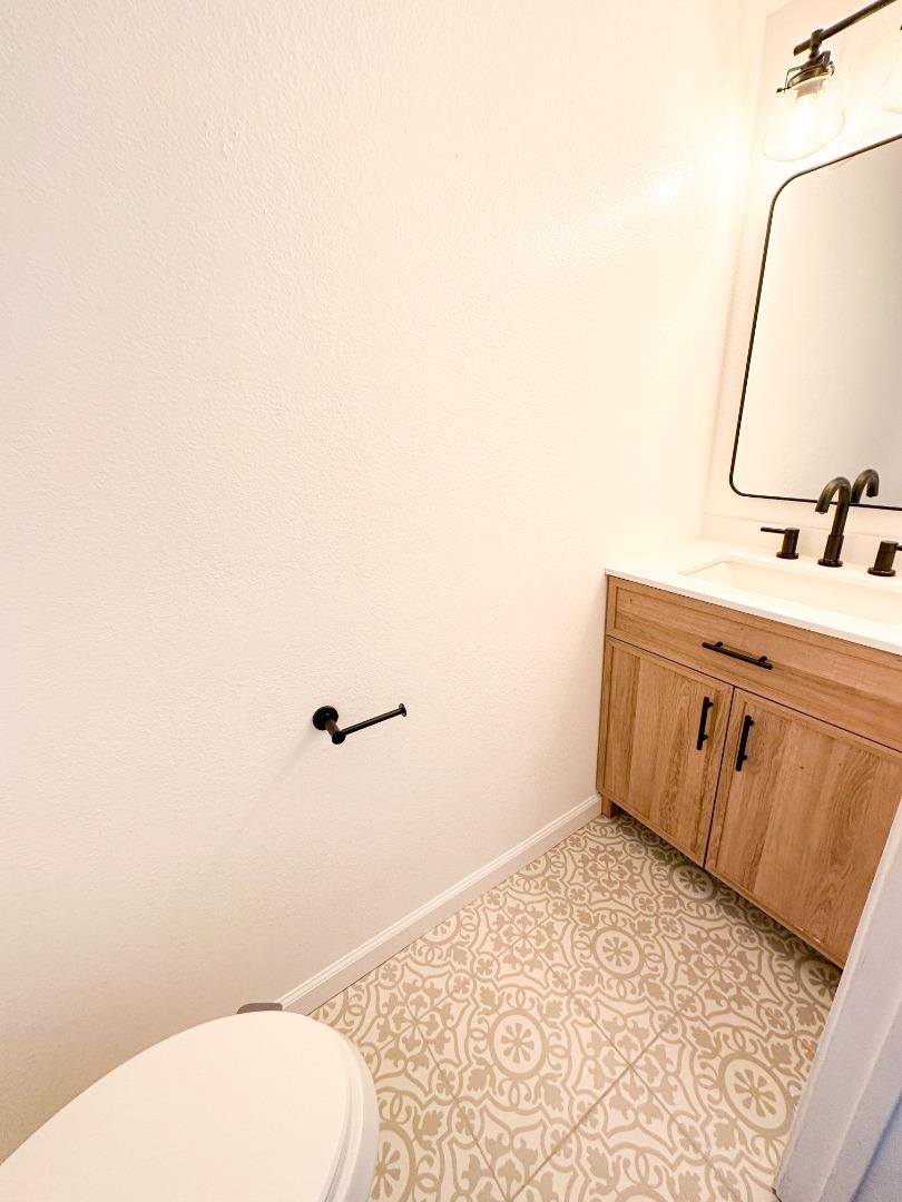 Detail Gallery Image 9 of 9 For 4926 Lowry Rd, Union City,  CA 94587 - 2 Beds | 1/1 Baths