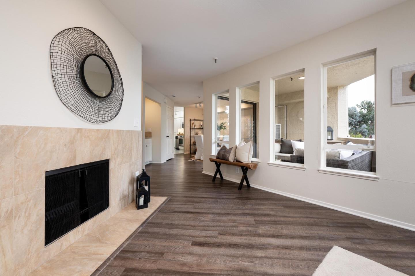 Detail Gallery Image 3 of 21 For 365 Forest Ave 4d,  Palo Alto,  CA 94301 - 2 Beds | 2/1 Baths