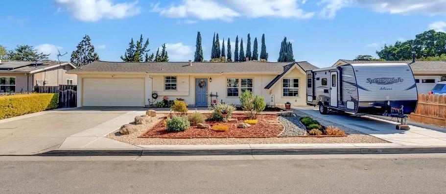 Detail Gallery Image 1 of 34 For 551 El Camino Paraiso, Hollister,  CA 95023 - 3 Beds | 1/1 Baths