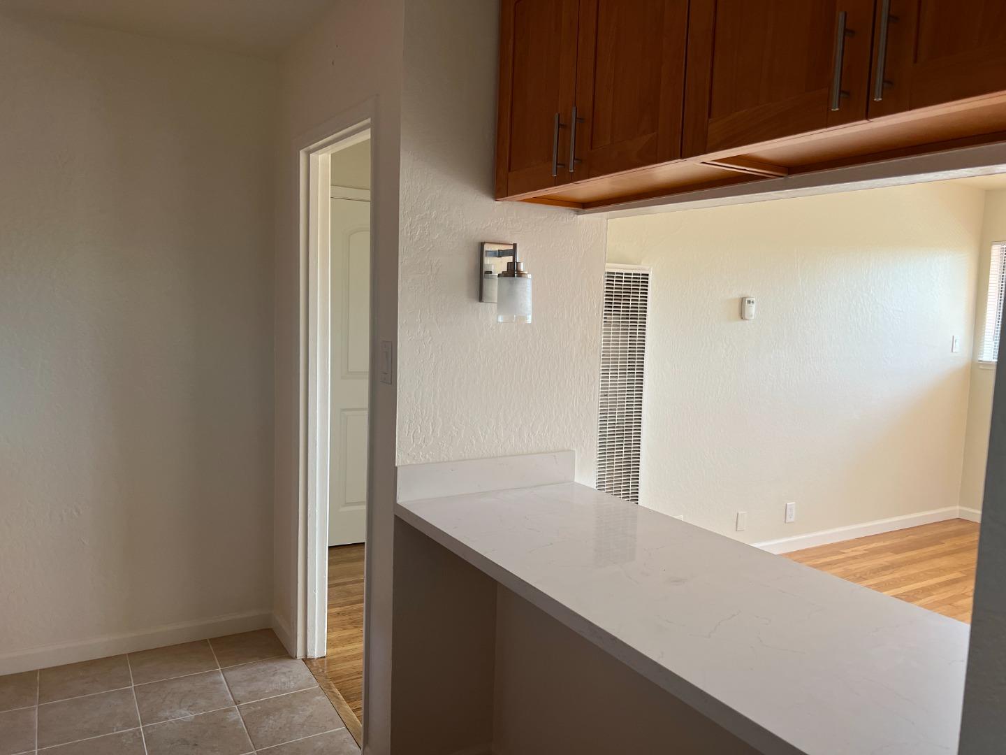 Detail Gallery Image 7 of 11 For Address Not Disclosed,  San Mateo,  CA 94401 - 1 Beds | 1 Baths