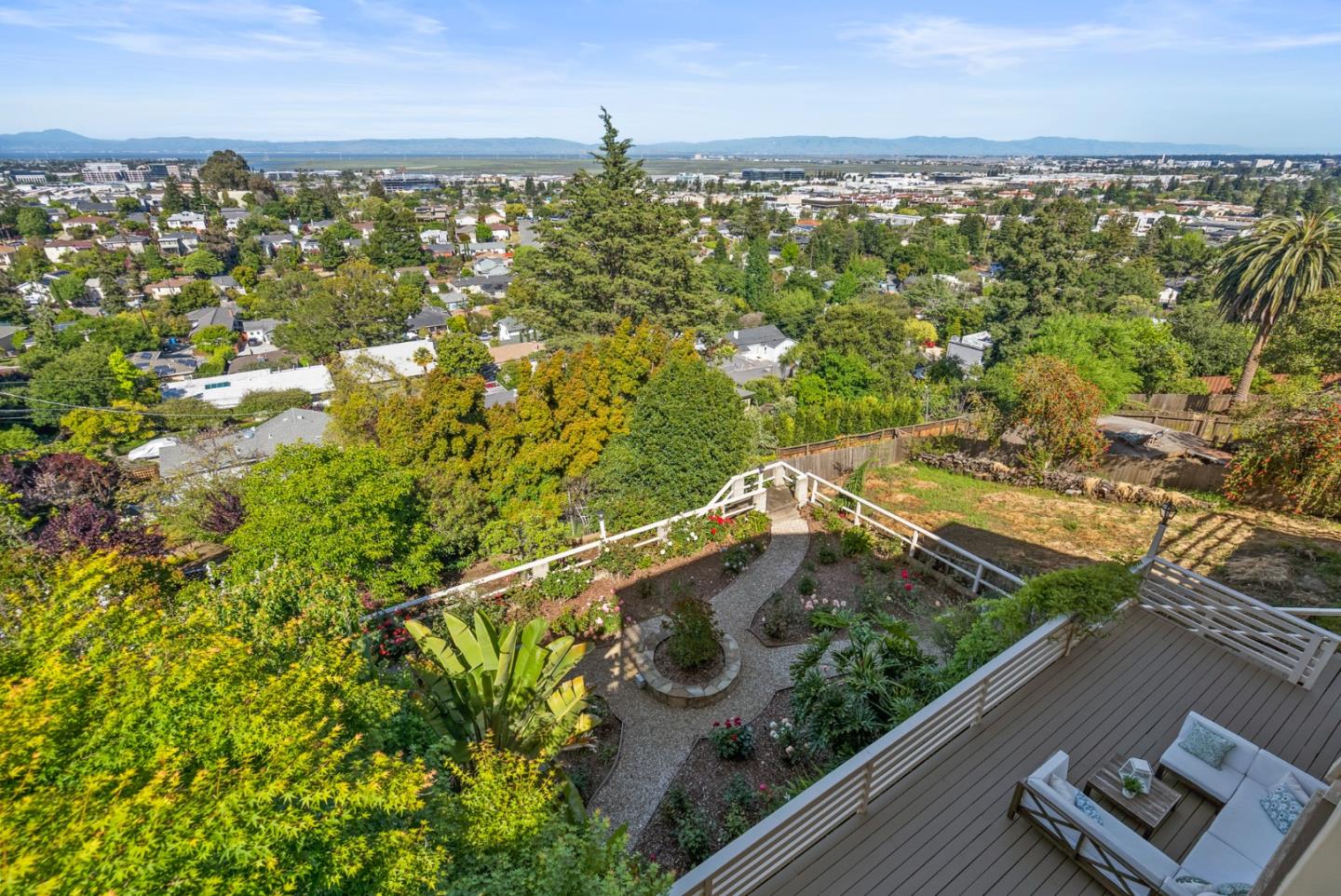 Detail Gallery Image 22 of 28 For 205 Hillcrest Rd, San Carlos,  CA 94070 - 5 Beds | 2 Baths