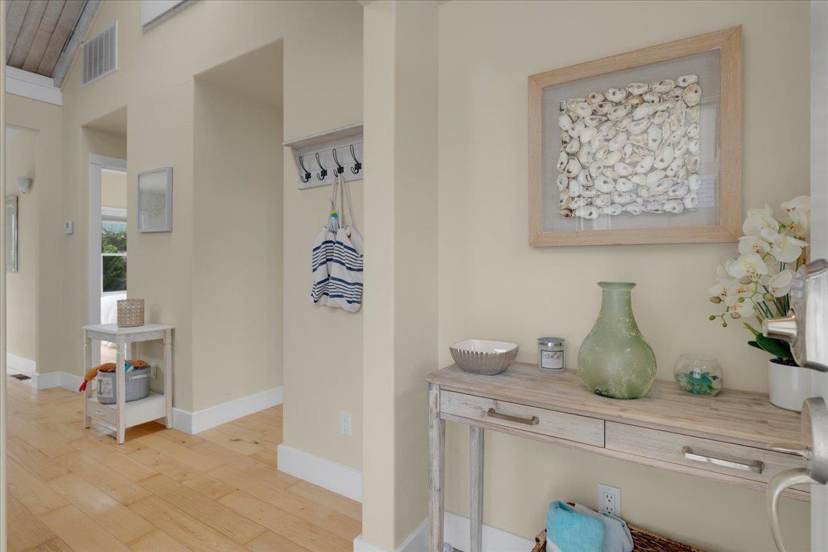 Detail Gallery Image 4 of 22 For 106 Doane St, Santa Cruz,  CA 95062 - 2 Beds | 1 Baths