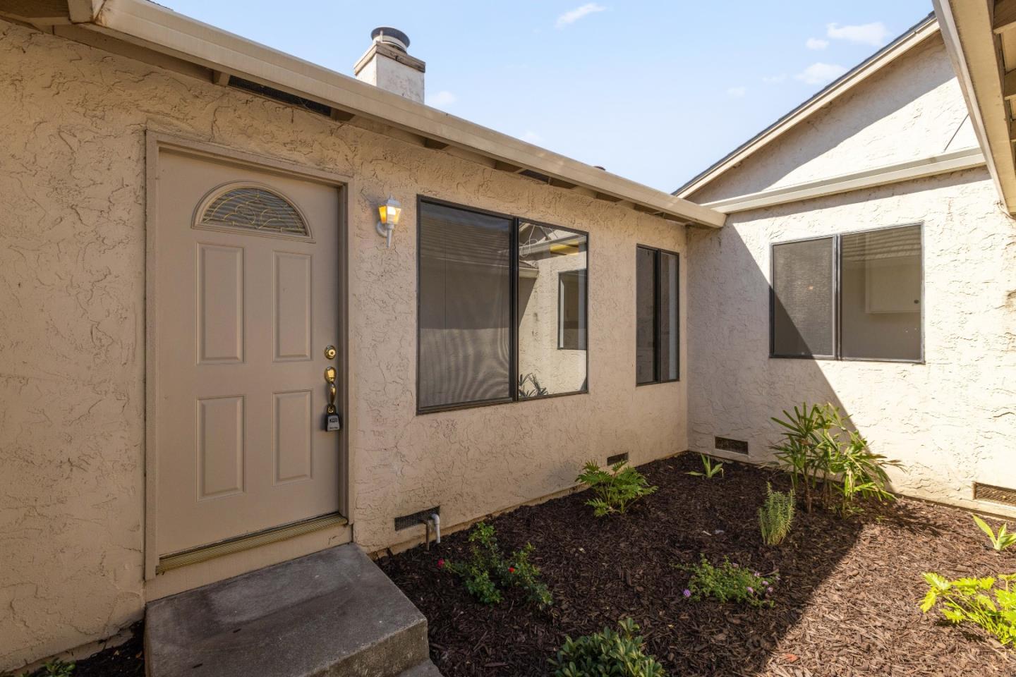 Detail Gallery Image 3 of 25 For 909 Courtland Ct, Milpitas,  CA 95035 - 2 Beds | 2 Baths