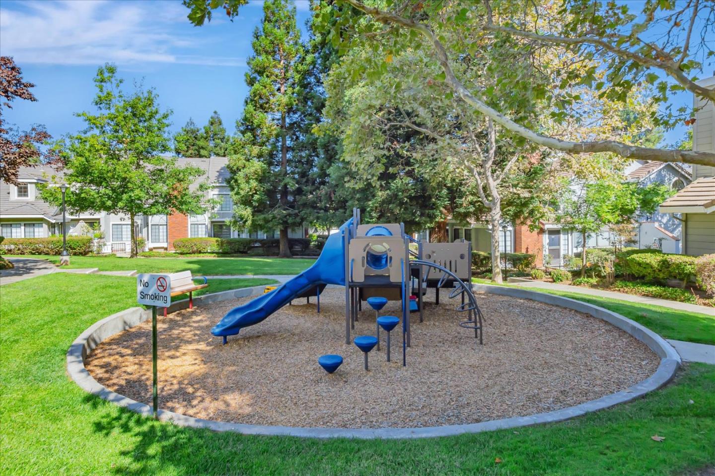 Detail Gallery Image 22 of 25 For 2880 Buena Crest Ct, San Jose,  CA 95121 - 2 Beds | 2 Baths