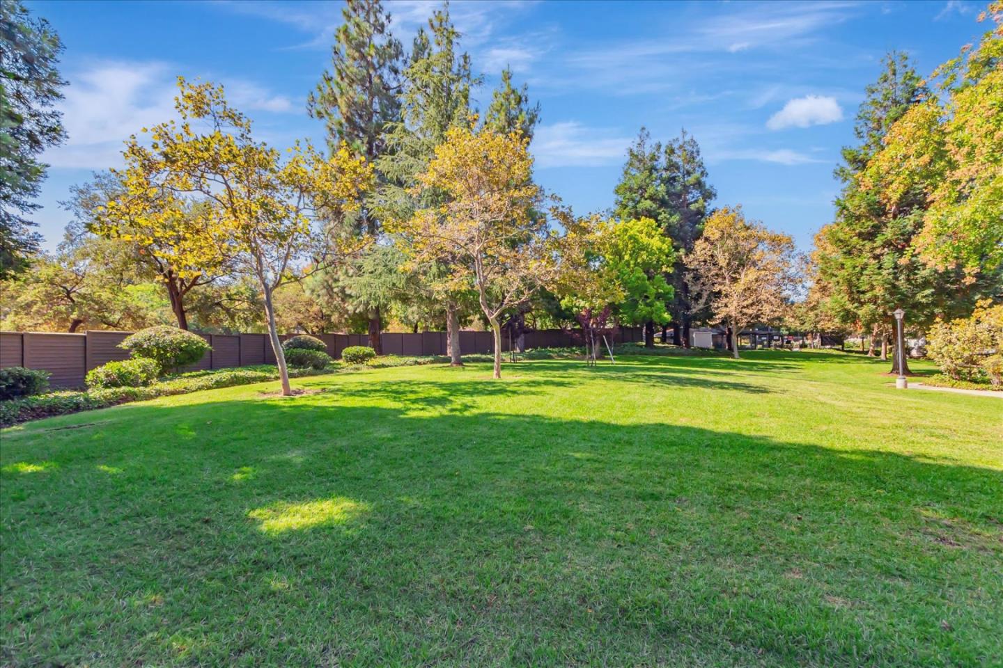 Detail Gallery Image 23 of 25 For 2880 Buena Crest Ct, San Jose,  CA 95121 - 2 Beds | 2 Baths